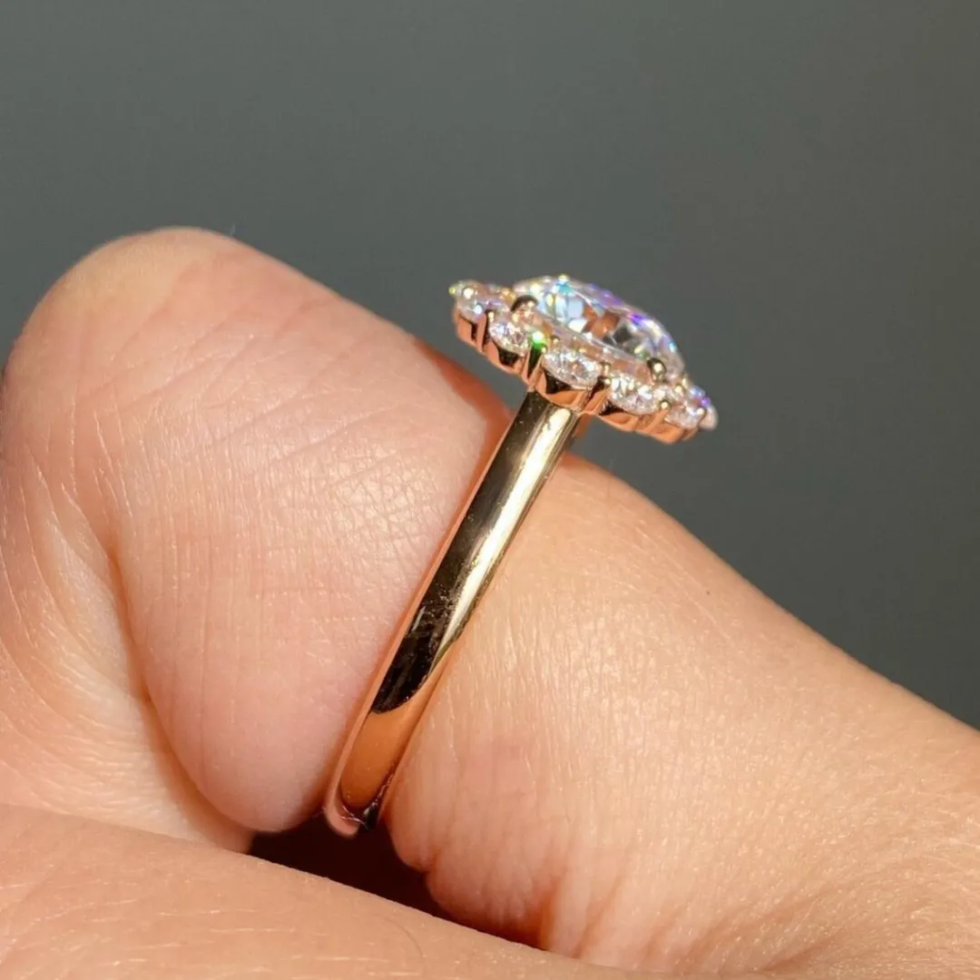 /public/photos/live/Round Cut Moissanite Halo Engagement Ring 447 (1).webp